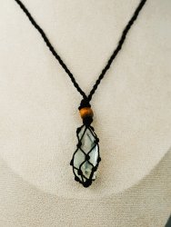 Bergkristall, Halsband Makramé Rå spets