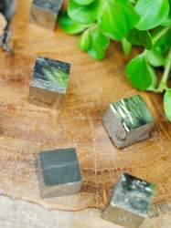 Pyrite, Cube EQ