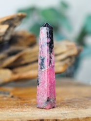 Rodonit, Spets Obelisk