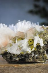 Scolecite, Needle cluster EQ XL