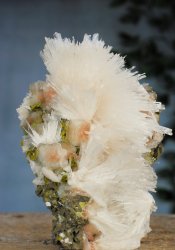 Scolecite, Needle cluster EQ XL