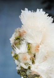Scolecite, Needle cluster EQ XL