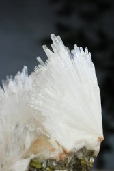 Scolecite, Needle cluster EQ XL
