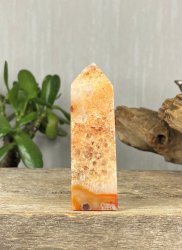 Agate, Red lace Point with Glimmer