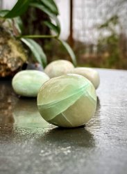 Garnierit, Cuddle stones