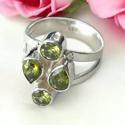 Peridote, Ring with 4 stones Sterling Silver