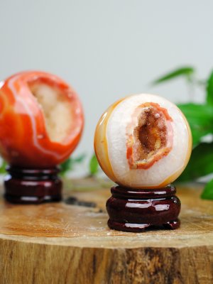 Agat, Rödband Klot med Druzy