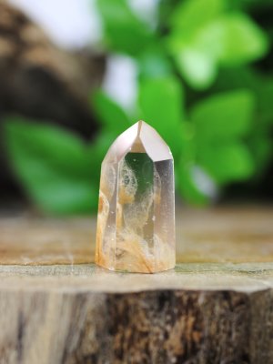 Amphibiolkvarts, Spets