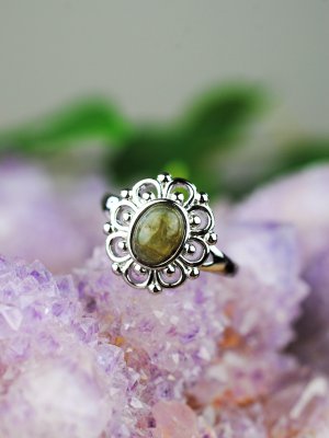 Labradorit, Ring