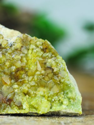 Garnet, Demontoid on Matrix