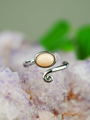 Opal, Rosa Ring