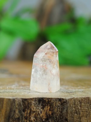 Amphibiolkvarts, Spets