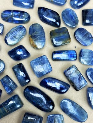 Kyanit, Blå Cabochoner