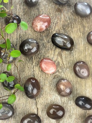 Månsten, Svart Rundad