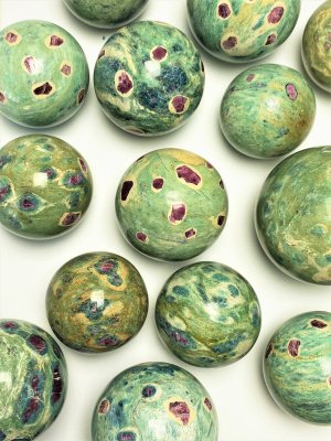 Fuchsite with ruby, Spheres