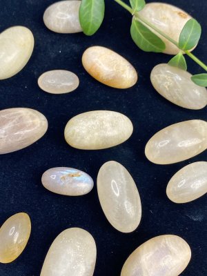 Moonstone, Indian Cuddle stones