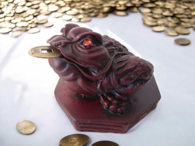 Feng Shui, Frog Red with Coin