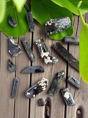 Aegirine, raw pieces