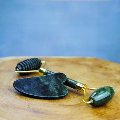 Jade, Nephrite Face roller Gold
